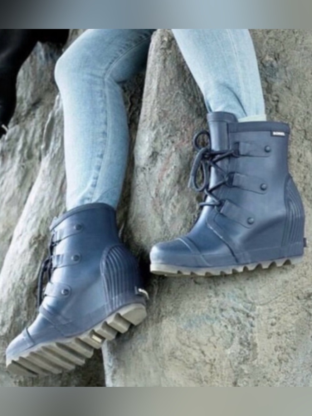 Sorel Joan Rain Wedge Gray and Black Lace-Up Boots Size 9